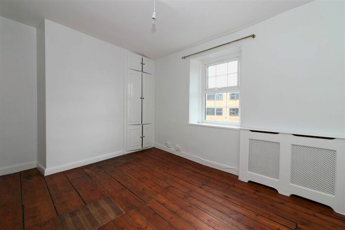 2 Bedroom End Of Terrace House To Rent In Lister Hill, Leeds, West Yorkshire, Uk, LS18