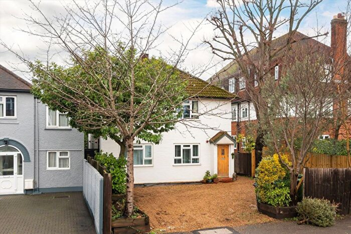 2 Bedroom Maisonette For Sale In Hook Road, Surbiton, KT6