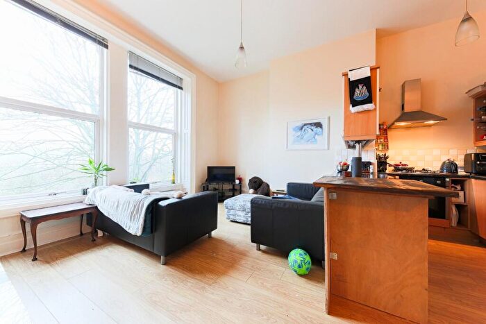3 Bedroom Flat To Rent In £pppw - Osborne Terrace, Jesmond, NE2