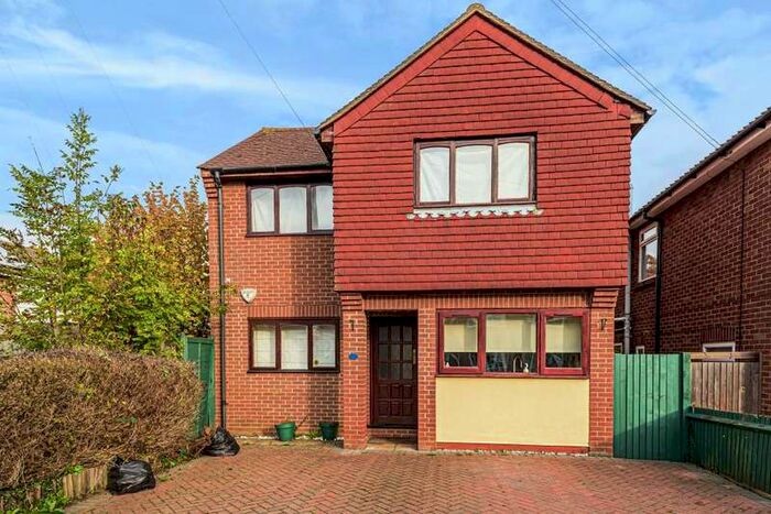 3 Bedroom Detached House To Rent In Lancaster Road, Berkshire, SL6