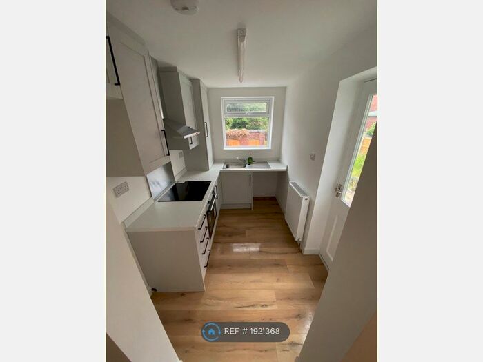 3 Bedroom Terraced House To Rent In Chatsworth Road, Chesterfield, S40