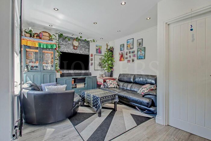 3 Bedroom Maisonette For Sale In Braemar Avenue, London, NW10