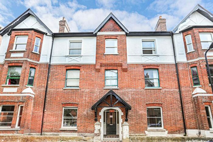 4 Bedroom Flat To Rent In Rowhill Road, Hackney, E5