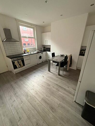 4 Bedroom Terraced House To Rent In Winfield Terrace, LS2
