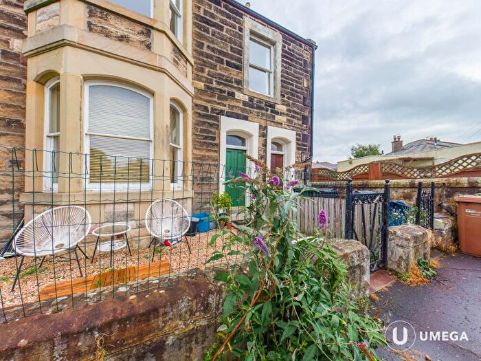 4 Bedroom Flat To Rent In Alderbank Terrace, Polwarth, Edinburgh, EH11