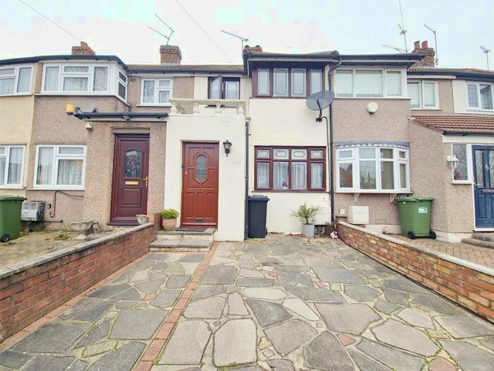 3 Bedroom Terraced House To Rent In Elm Park Avenue, Hornchurch, RM12