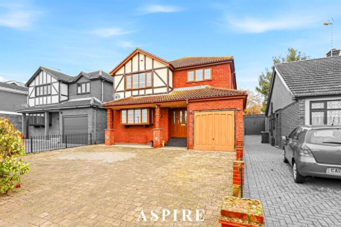 5 Bedroom Detached House For Sale In Cumberland Avenue, Benfleet, SS7