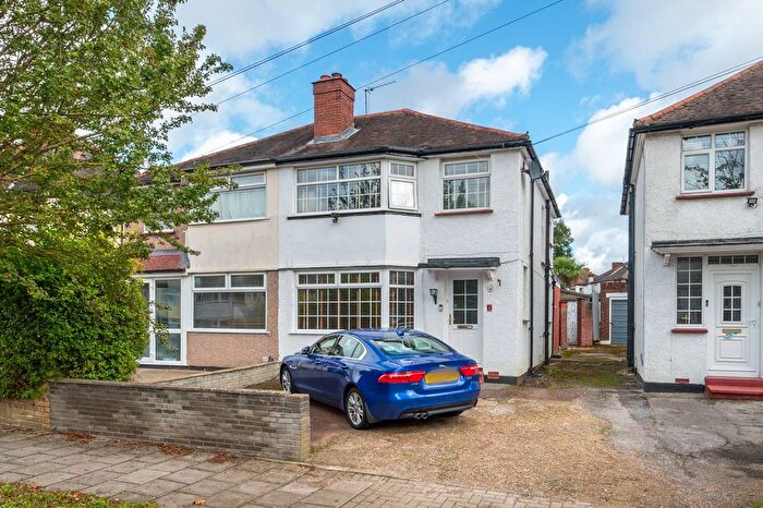 4 Bedroom Semi-detached House For Sale In Welbeck Road, Harrow, HA2