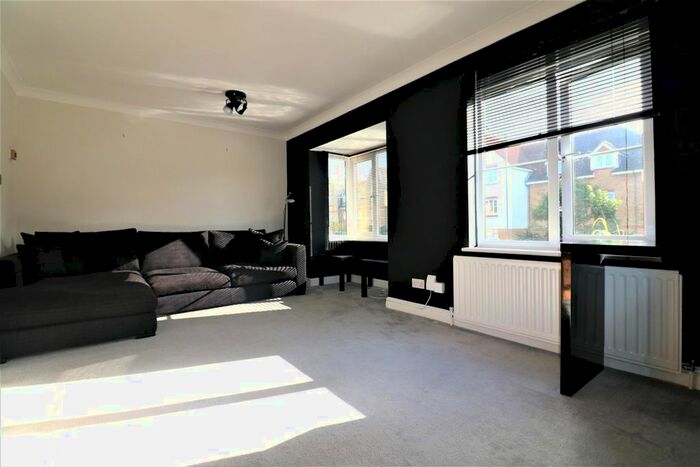 1 Bedroom Flat To Rent In College Close, Grays, RM17