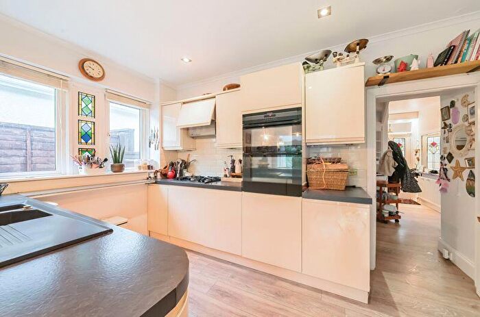 2 Bedroom Detached Bungalow For Sale In Valley Road, Kenley, CR8