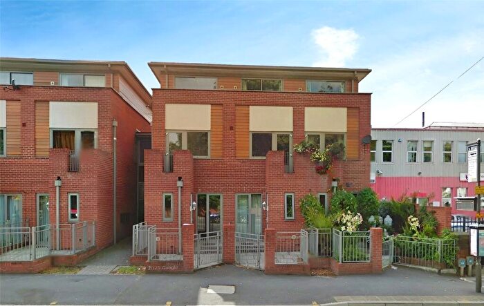 2 Bedroom Garage / Parking For Sale In Hucknall Road, Nottingham, Nottinghamshire, NG5
