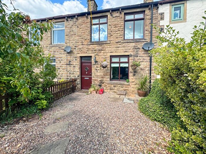 2 Bedroom Cottage For Sale In Gib Lane, Skelmanthorpe, Huddersfield, HD8