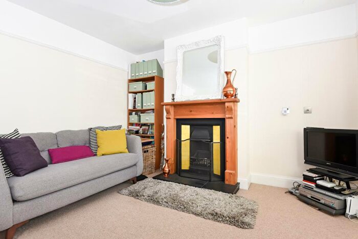 3 Bedroom Semi-Detached House To Rent In Buckland Crescent, Windsor, SL4