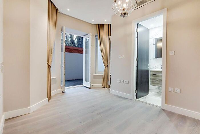 1 Bedroom Flat To Rent In Hampstead Heights, Fitzjohns Avenue, London, NW3