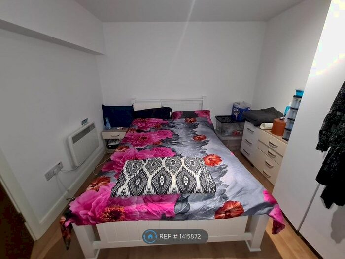 1 Bedroom Flat To Rent In Uxbridge Road, London, W12