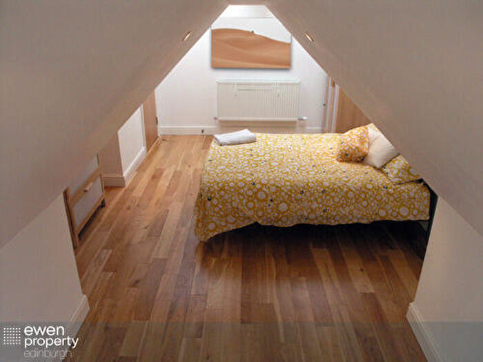 3 Bedroom Flat To Rent In Marchmont Street, Edinburgh, EH9