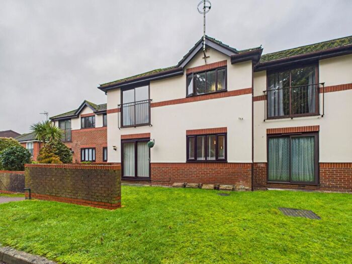 1 Bedroom Flat For Sale In Flat, Litton Court, London Road, Loudwater, High Wycombe, Buckinghamshire, HP10