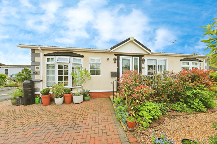 2 Bedroom Park Home For Sale In Stourport-On-Severn, Worcestershire, DY13