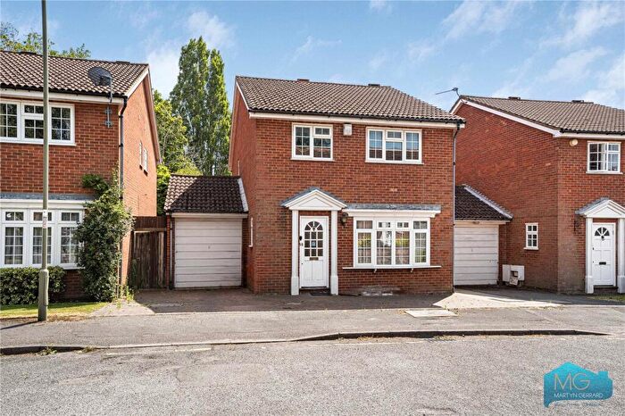 4 Bedroom Detached House For Sale In Sandbrook Close, Sunnydale Gardens, Mill Hill, London, NW7