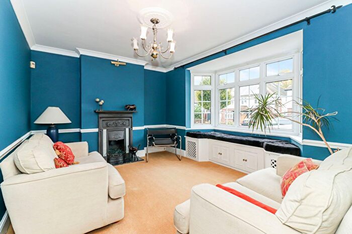 4 Bedroom Detached House For Sale In Stratford Way, Watford, WD17
