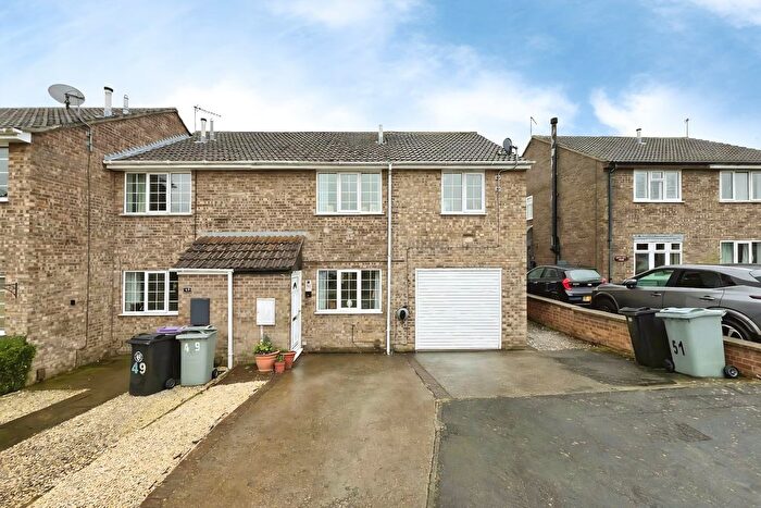 3 Bedroom Semi Detached House For Sale In First Avenue, Grantham, NG31