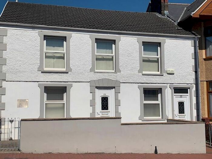 3 Bedroom Flat To Rent In New Road, Skewen, Neath, SA10