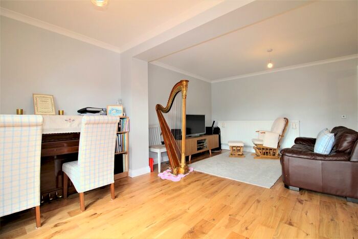 3 Bedroom End Of Terrace House To Rent In Kimptons Mead, Potters Bar, EN6