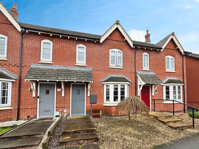 3 Bedroom Town House For Sale In Henley Grove, Swadlincote, Derbyshire, DE11