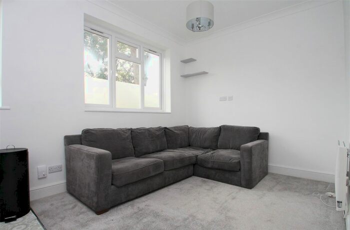 1 Bedroom Flat To Rent In St. Michaels Road, Worthing, BN11
