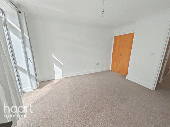 1 Bedroom Apartment For Sale In Wallis Place, Maidstone, ME16