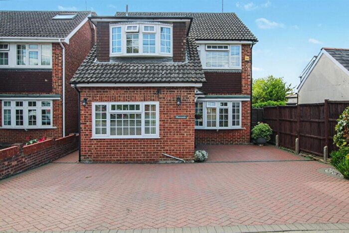 4 Bedroom Detached House For Sale In Oak Avenue, Crays Hill, Billericay, CM11