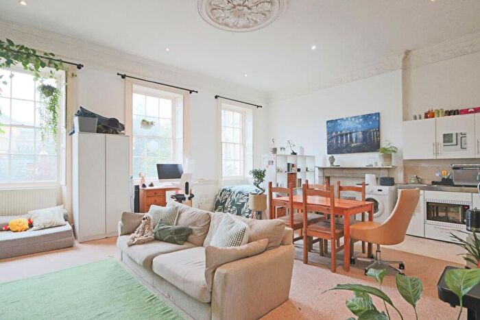 Studio To Rent In Berkeley Square, Bristol, BS8 - Photo 3