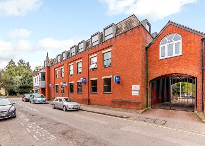 2 Bedroom Flat To Rent In Minorca Road, Weybridge, Surrey, KT13