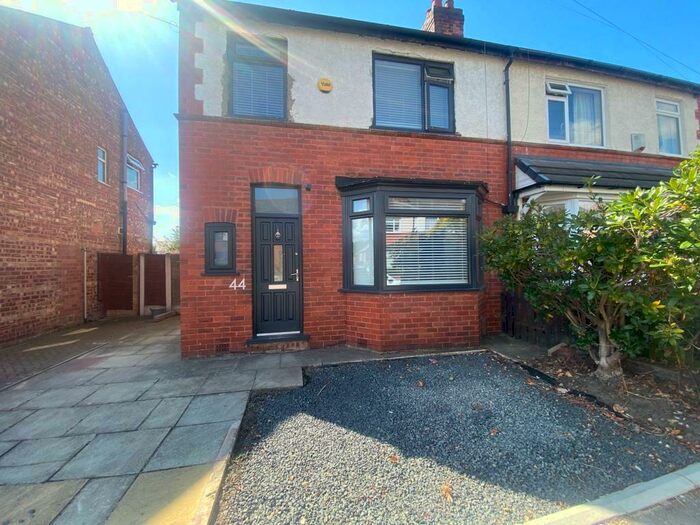 3 Bedroom Semi-Detached House To Rent In Birchfield Road, Cheadle Heath, SK3