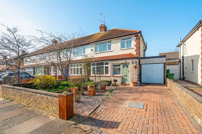 3 Bedroom Semi Detached House For Sale In Upper Halliford Road, Shepperton, TW17
