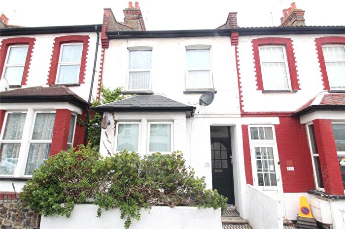 1 Bedroom Apartment To Rent In Tintern Avenue, Westcliff-on-Sea, Essex, SS0