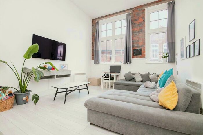 2 Bedroom Apartment To Rent In Crocketts Lane, Smethwick, B66