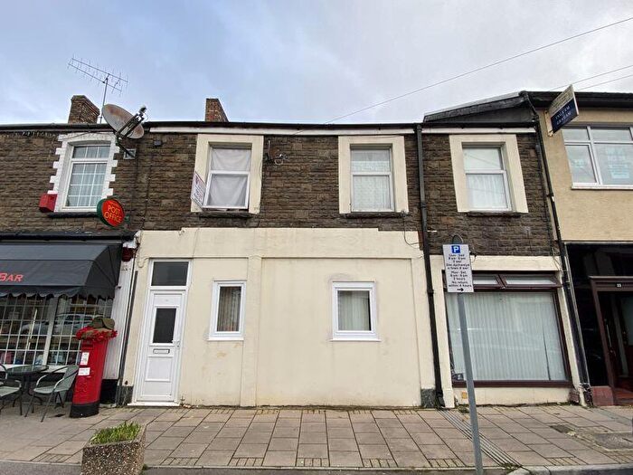1 Bedroom House Of Multiple Occupation To Rent In Bedsit With Shared Kitchen & Shower Rooms. Cardiff Road, Cardiff, CF15