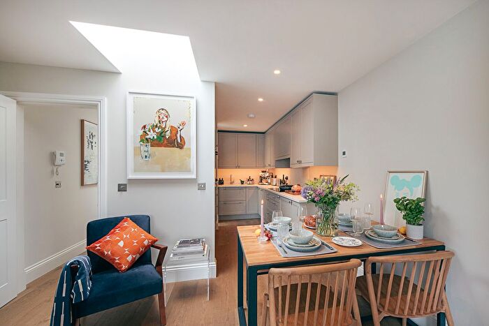 1 Bedroom Detached House For Sale In Kings Head Passage, London, SW4