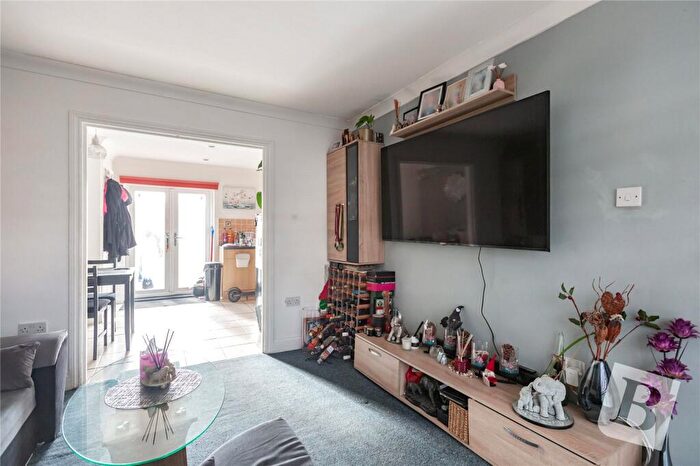 3 Bedroom End Of Terrace House For Sale In Eastfield Road, Dagenham, RM10