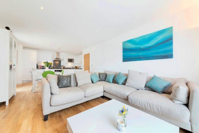3 Bedroom Flat To Rent In Jubilee Court, Victoria Parade, London, SE10