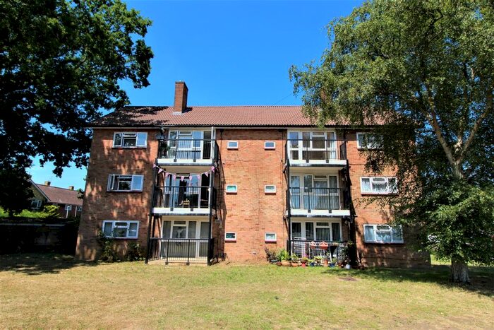 2 Bedroom Flat To Rent In Manley Road, Hemel Hempstead, Hertfordshire, HP2