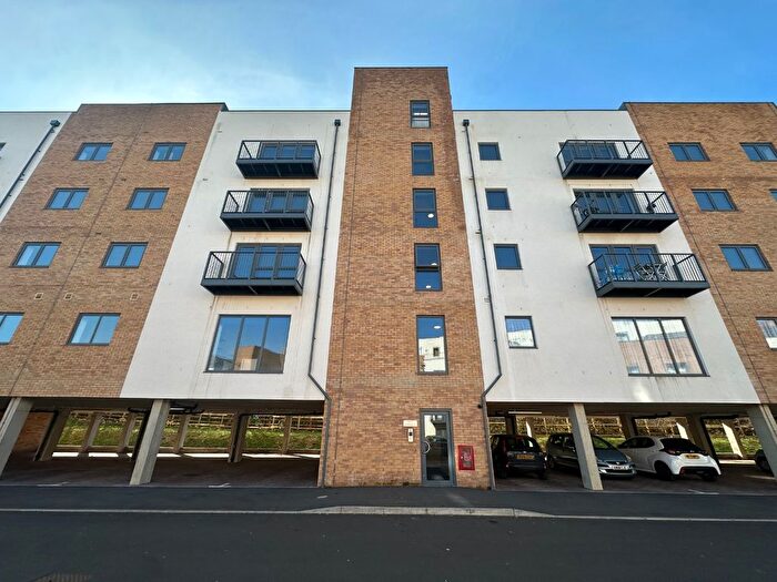 2 Bedroom Flat To Rent In Two Bedroom, Stockwood Gardens, Gorse Road, Luton, Bedfordshire, LU1