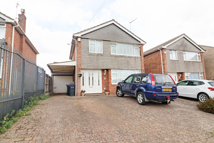 3 Bedroom Detached House For Sale In Beaufort Gardens, Braintree, CM7