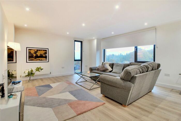 2 Bedroom Flat To Rent In London Road, Sevenoaks, Kent, TN13