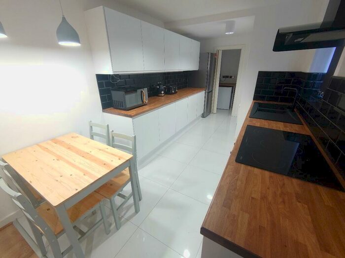 6 Bedroom Terraced House To Rent In Edinburgh Rd, Kensington Fields, L7