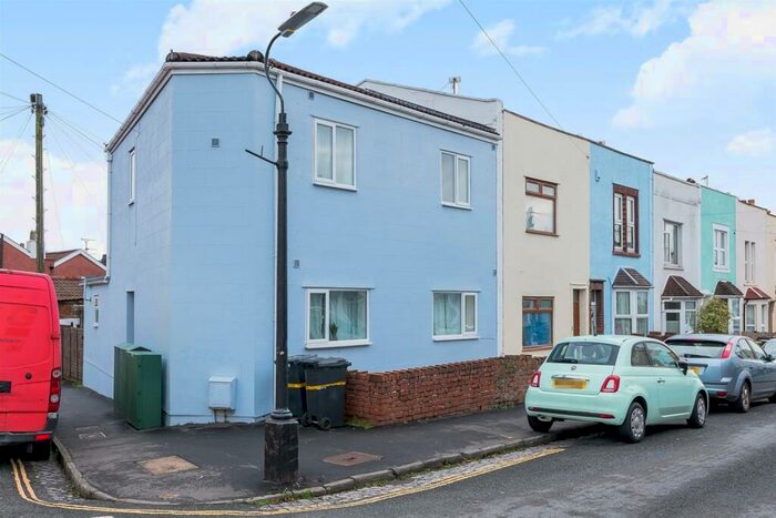 5 Bedroom End Of Terrace House To Rent In Oak Road, Horfield, Bristol, BS7