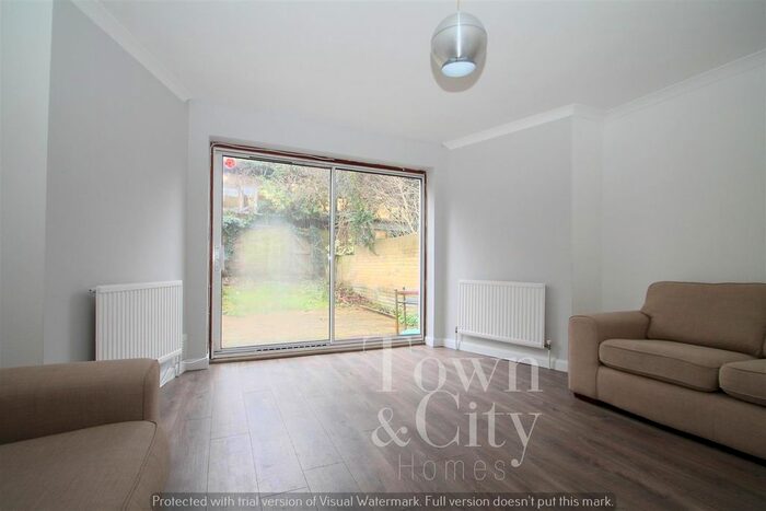 4 Bedroom Town House To Rent In Orange Terrace, Rochester, ME1