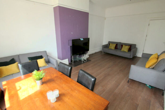 7 Bedroom House To Rent In Cardigan Road, Leeds, LS6