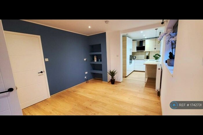 3 Bedroom Semi-Detached House To Rent In Bowden Wood Crescent, Sheffield, S9